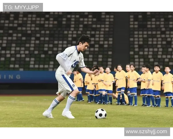 做梦与球星同场竞技：足球场上的奇幻与现实之旅