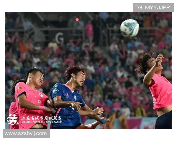 足球巨星入场瞬间定格激情赛场展现风采与荣耀