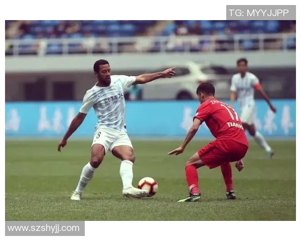 足球球星驰骋边路展现惊人速度与技巧瞬间的精彩瞬间